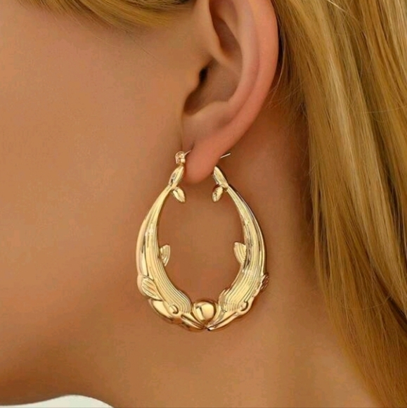 NEW!! 14k Gold Plated Vintage Retro Dolphin Kissing Hoop Earrings - Picture 5 of 5